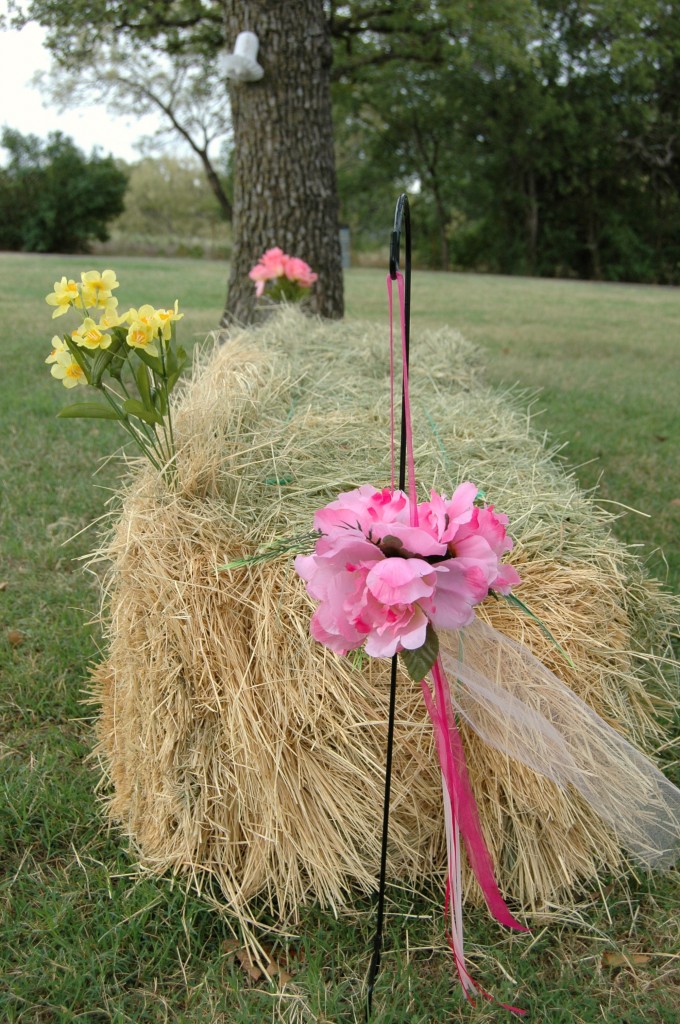Hay bales at a rainy country wedding - busybeingjennifer.com 
