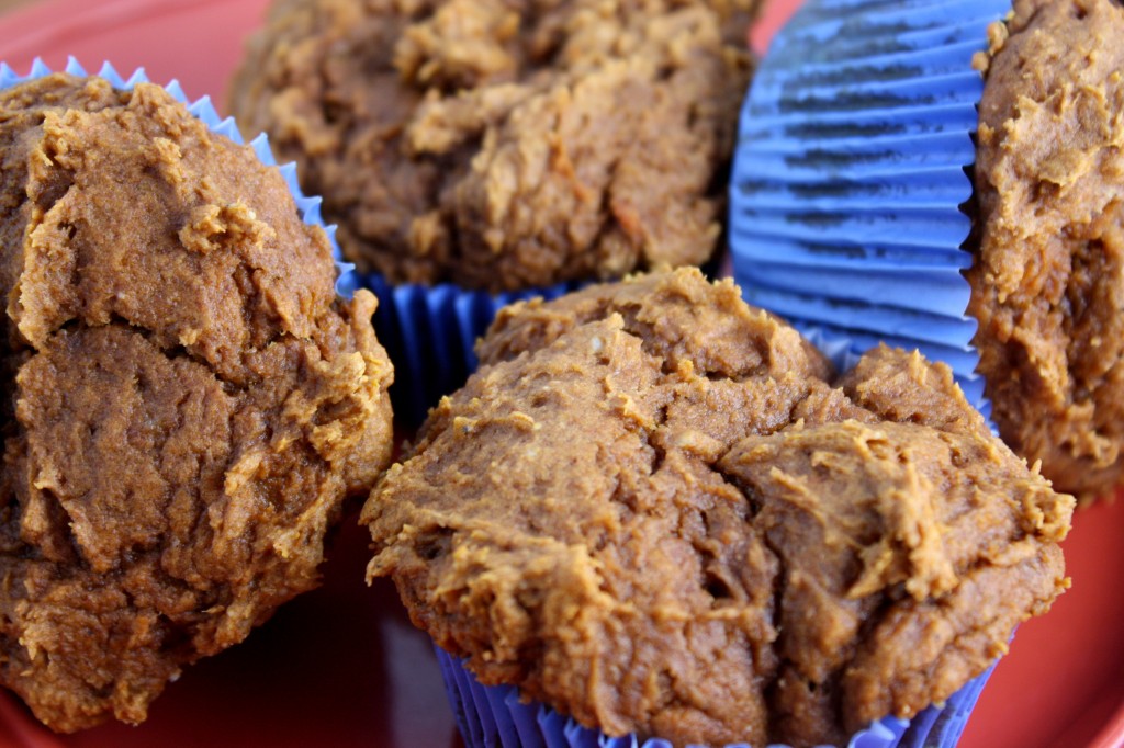 2 ingredient pumpkin muffins! There are light and fluffy and so yummy! - busybeingjennifer.com
