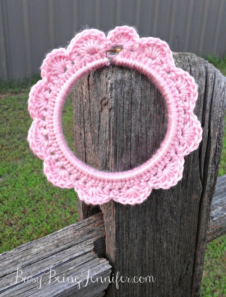 Crochet Edged Embroidery Hoop - BusyBeingJennifer.com #101handmadedays