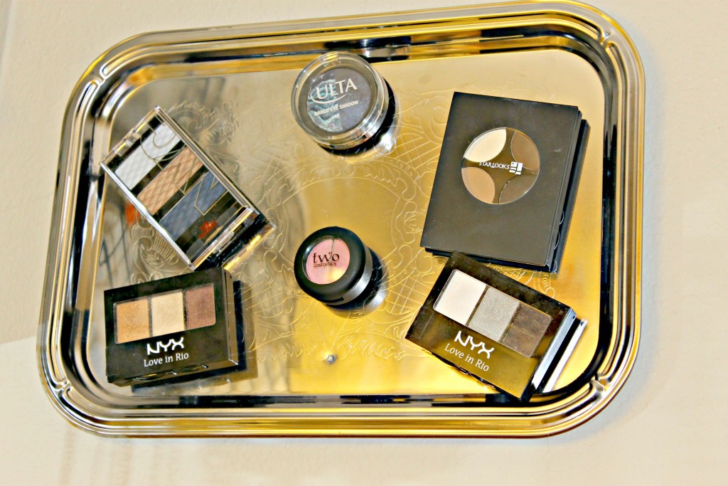 DIY Makeup Storage - BusyBeingJennifer.com