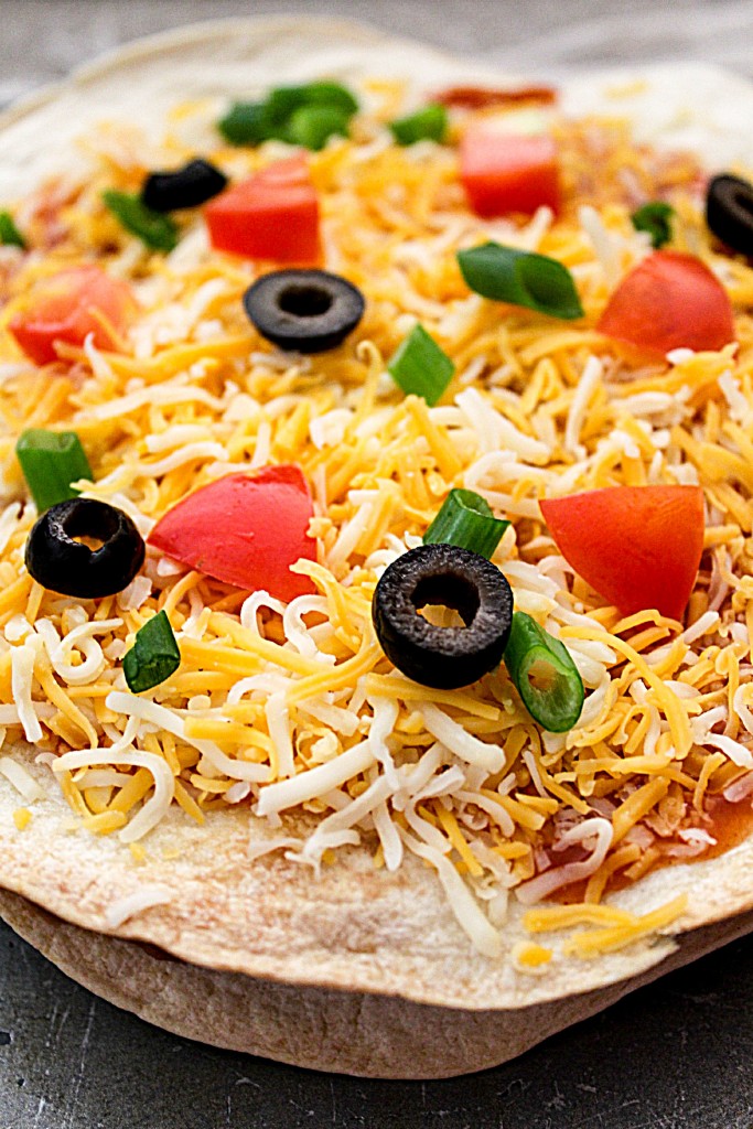 Personal Mexican Pizzas - BusyBeingJennifer.com