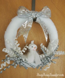 White and Silver Winter Snowman Wreath - BusyBeingJennifer.com