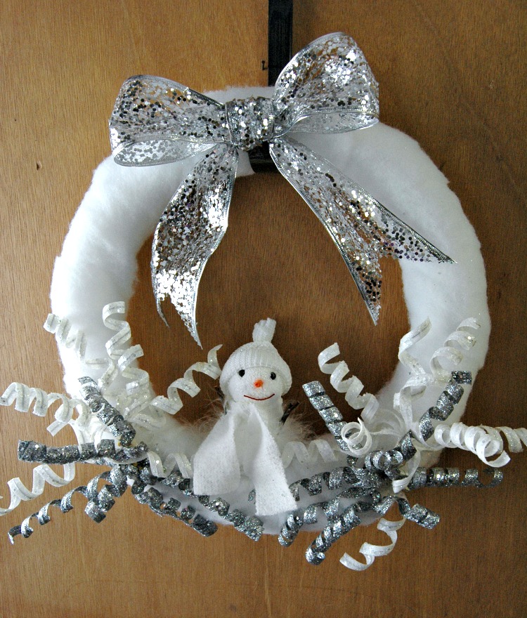 White and Silver Winter Snowman Wreath - BusyBeingJennifer.com