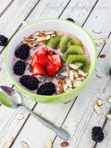 Delicious and Healthy Strawberry Kiwi Chia Seed Smoothie Bowl Recipe - BusyBeingJennifer.com