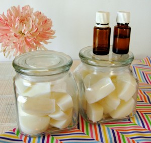 These DIY Oil Pulling Cubes make Oil Pulling easy and convient! Get the details from BusyBeingJennifer.com
