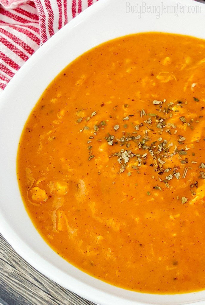 Delicious and tasty with just a hint of spicy! Try this Tomato Chicken Orzo Soup Recipe from BusyBeingJennifer.com