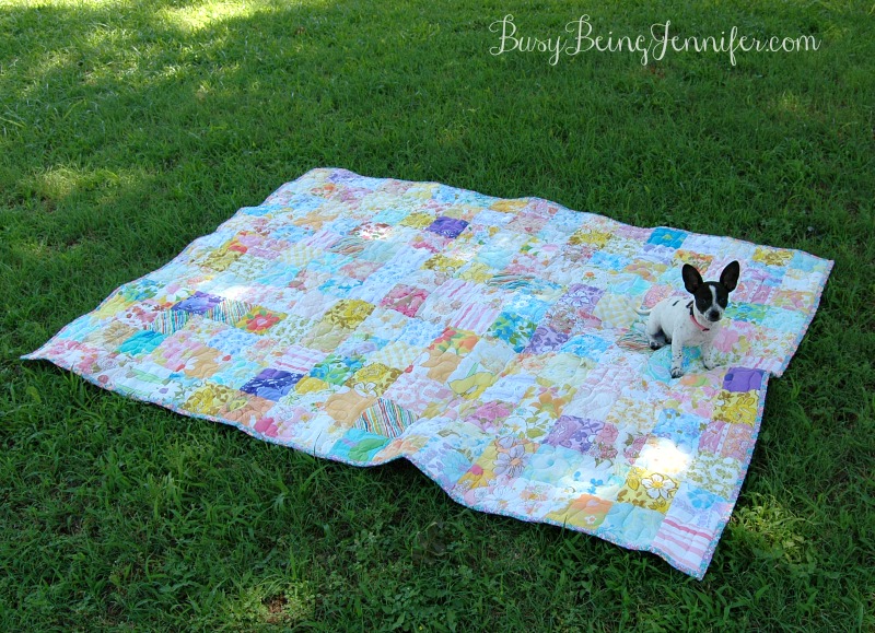 vintage sheet quilt - this one I'm keeping! - BusyBeingJennifer.com