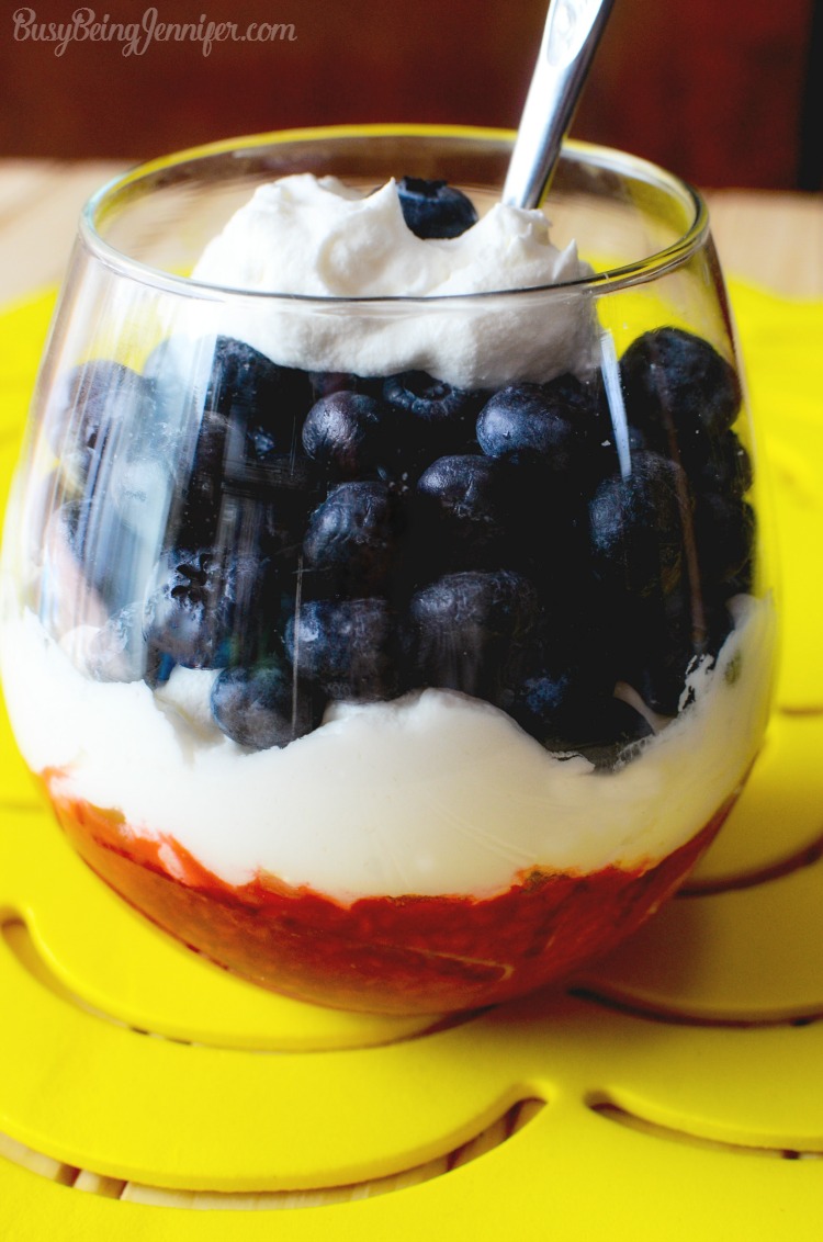 Easy Red White and Blue Parfait from BusyBeingJennifer.com