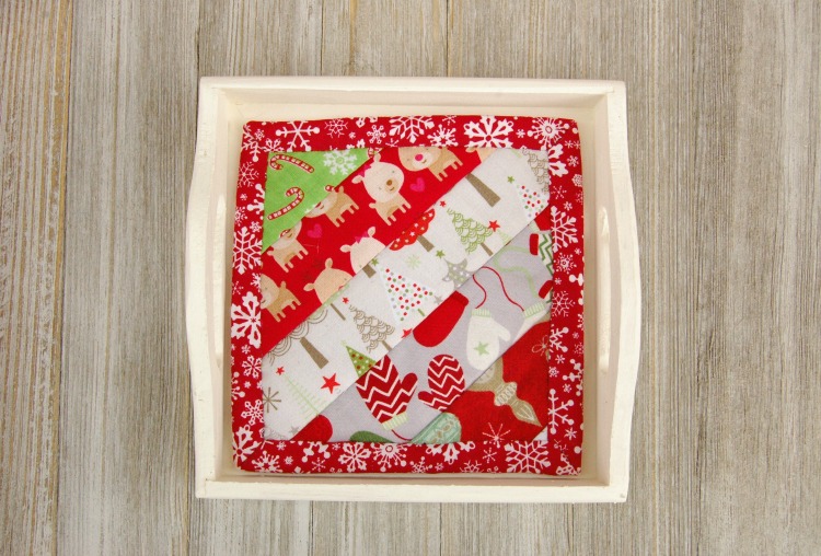 Holiday Mug Rug and Coffee Mug Gift Idea! Perfect for the Tea or Coffee Lover in your Life! - BusyBeingJennifer.com