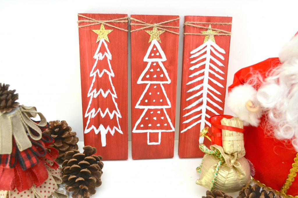 I love to get creative this time of year and add new DIY holiday decor to the mix... like this Upcycled Pallet Christmas Tree Decor!