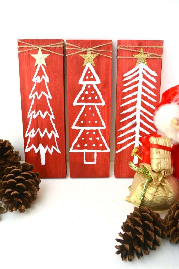 I love to get creative this time of year and add new DIY holiday decor to the mix... like this Upcycled Pallet Christmas Tree Decor!