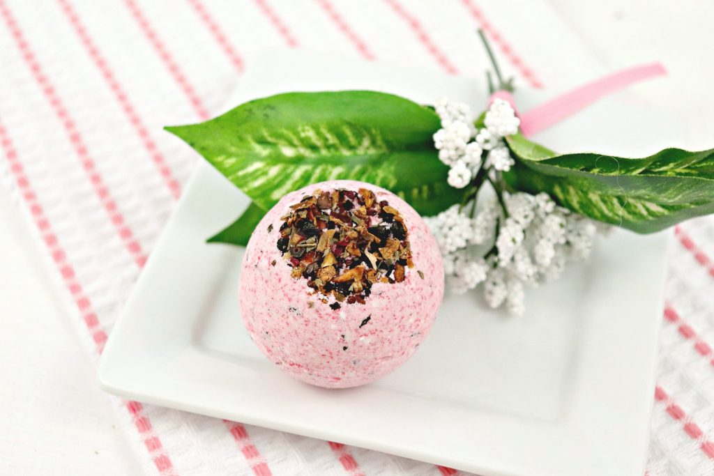 If you love sweet berries, aromatic teas and hot baths, you're going to LOVE these Forest Berries & Tea Bath Bombs! Drop one in to your bath and just relax!