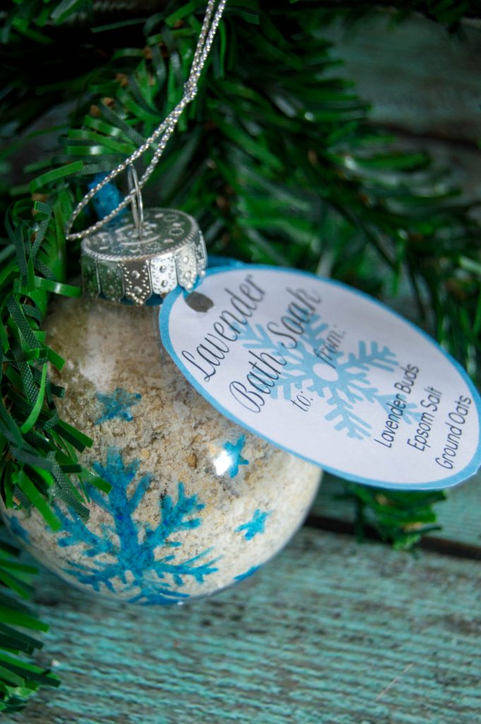 As much as I love making handmade Christmas ornaments, I also like making gifts that are practical and provide a little pampering too! This DIY Lavender Bath Soak Ornament is the perfect gift to hang for the holiday season and then use in the new year!